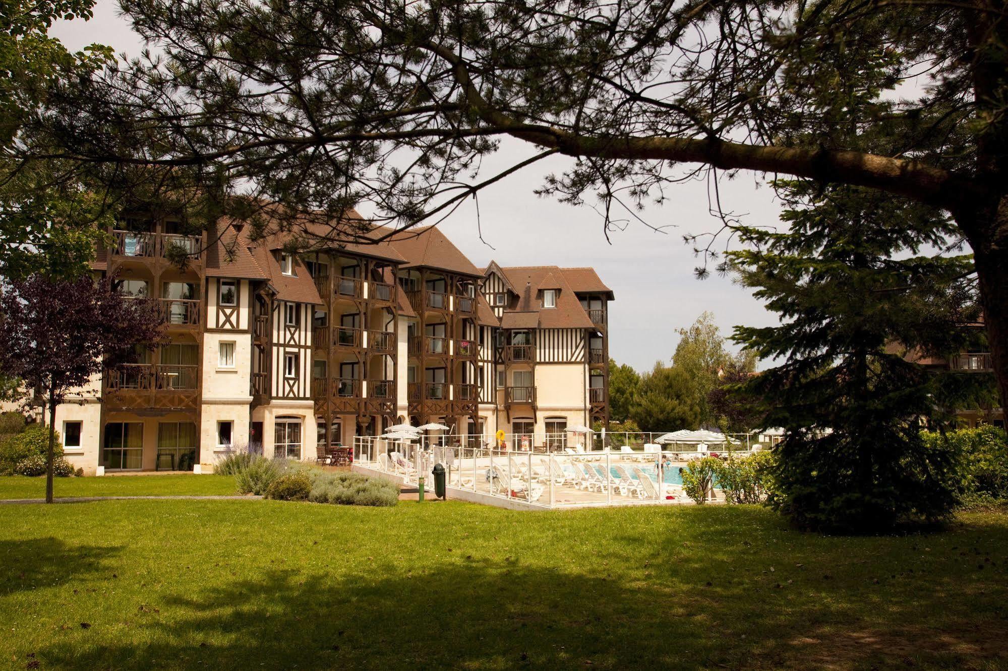 Pierre & Vacances La Residence Du Golf Deauville Exterior foto